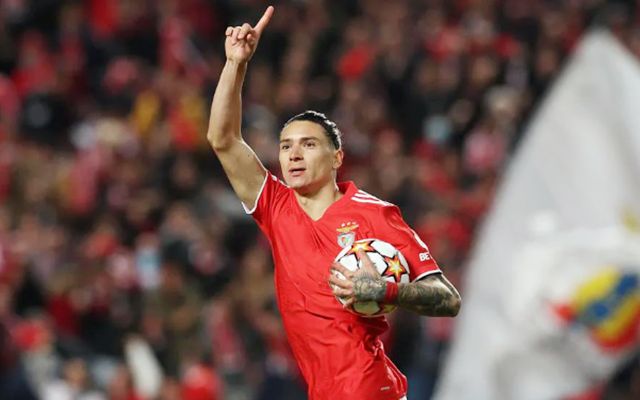 包含本菲卡冲刺阶段复出首秀，志在西甲名次提升，球迷炸锅，数据趋势出现新变化的词条