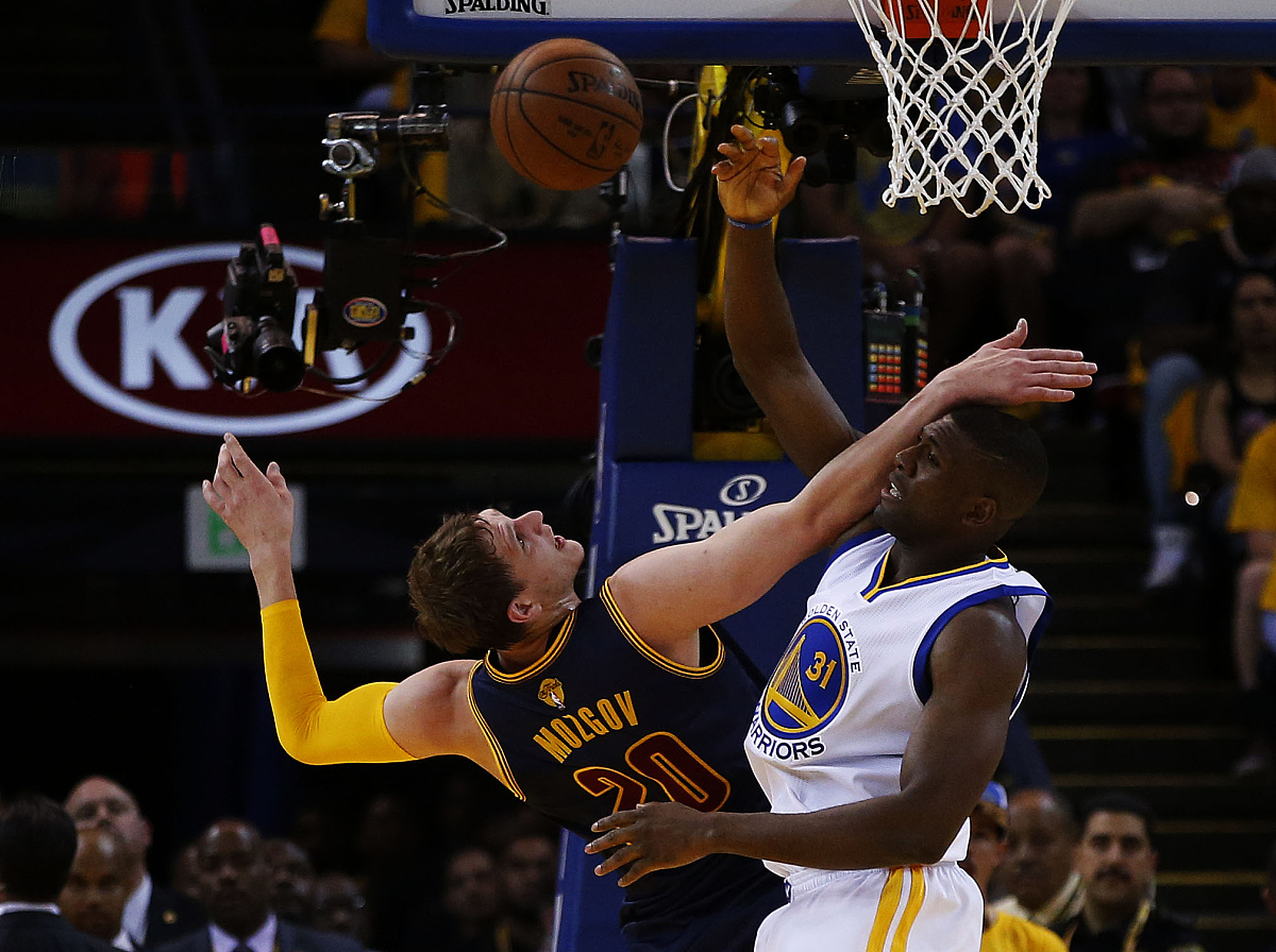 金州勇士发布备战花絮,赛后绝杀压哨,NBA总决赛任务艰巨,赛季目标并未改变的简单介绍 金州勇士发布备战花絮,赛后绝杀压哨,NBA总决赛任务艰巨,赛季目标并未改变的简单介绍