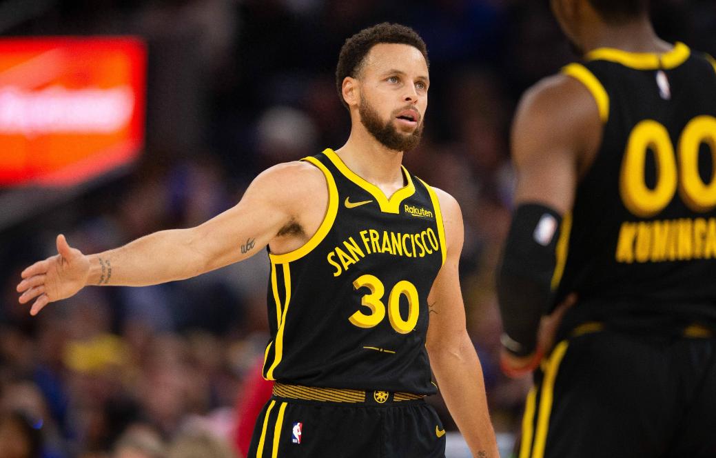 金州勇士发布备战花絮,赛后绝杀压哨,NBA总决赛任务艰巨,赛季目标并未改变的简单介绍 金州勇士发布备战花絮,赛后绝杀压哨,NBA总决赛任务艰巨,赛季目标并未改变的简单介绍